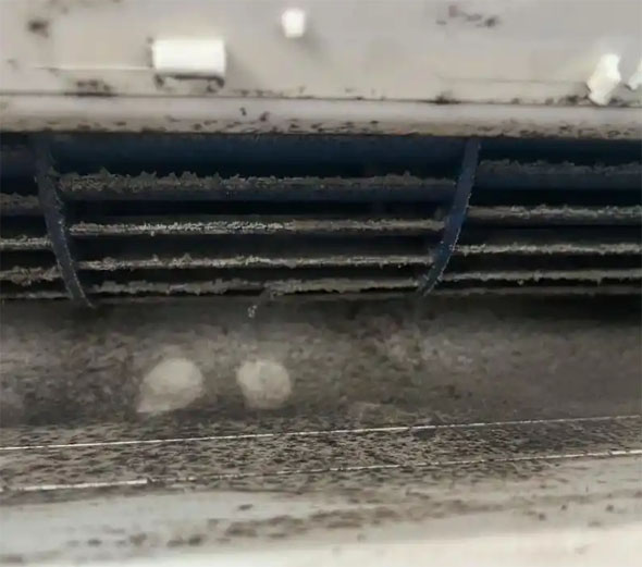 广州市空调吹的风有股烧焦味是怎么回事